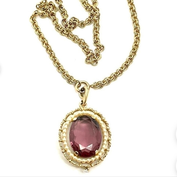 VINTAGE AVON PURPLE GLASS WITH FAUX PEARL BORDER NECKLACE - Picture 1 of 8